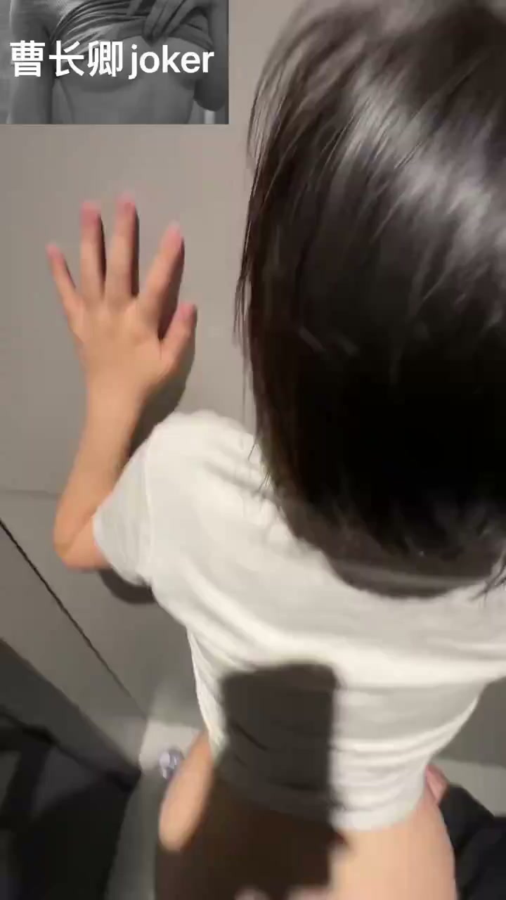 卫生间的蜜桃臀 图片 1